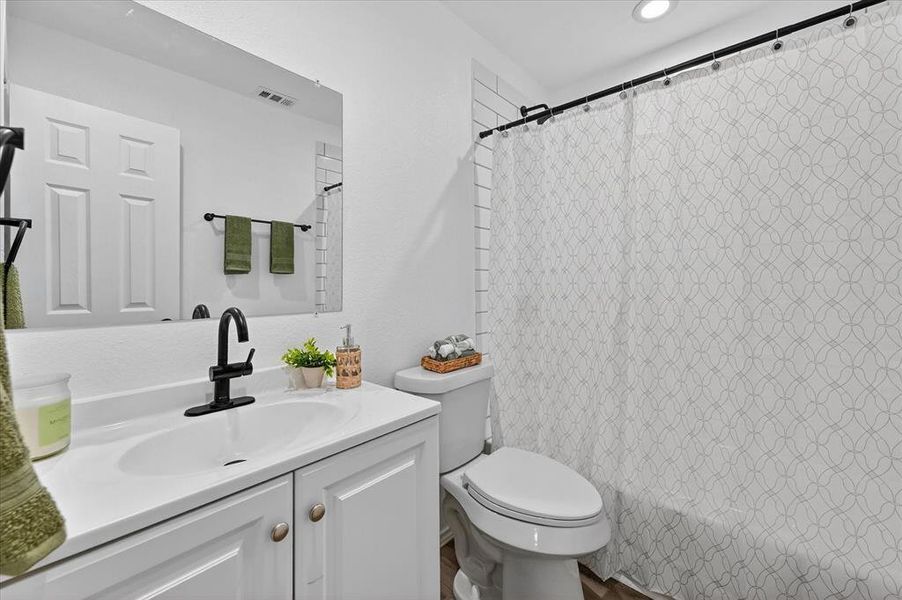 Furnished interior view inside a new home in , Kennedale (Image 9).