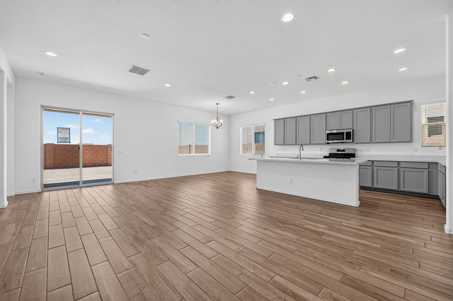 Spacious, unfurnished interior of a new home in Combs Ranch, San Tan Valley (Image 14).