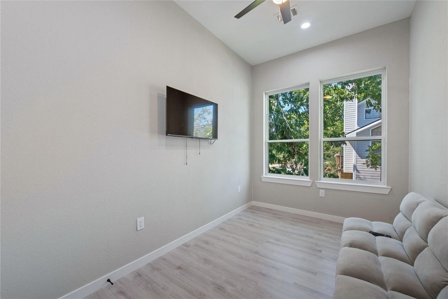 Spacious, unfurnished interior of a new home in , Kemah (Image 21).
