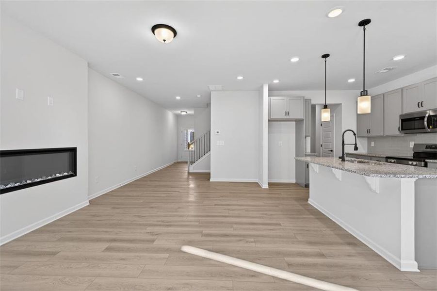 Spacious, unfurnished interior of a new home in Sanders Park, Austell (Image 14).