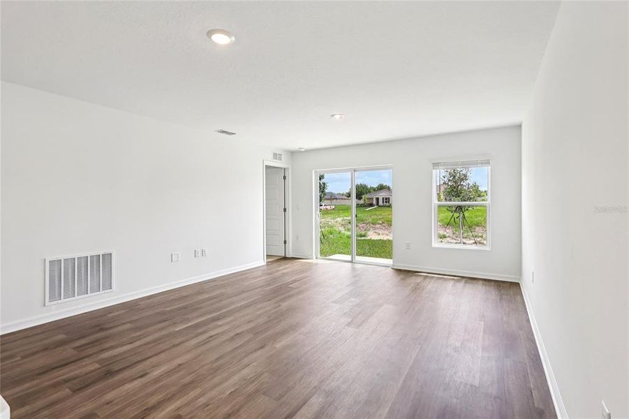 Spacious, unfurnished interior of a new home in Leoma's Landing, Lake Wales (Image 13).