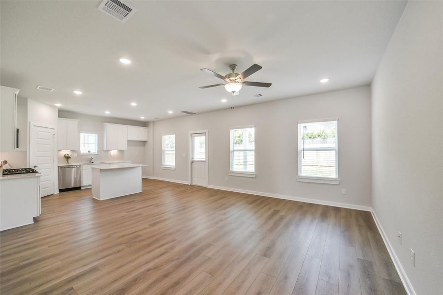 Spacious, unfurnished interior of a new home in Lakes at Black Oak, Magnolia (Image 14).