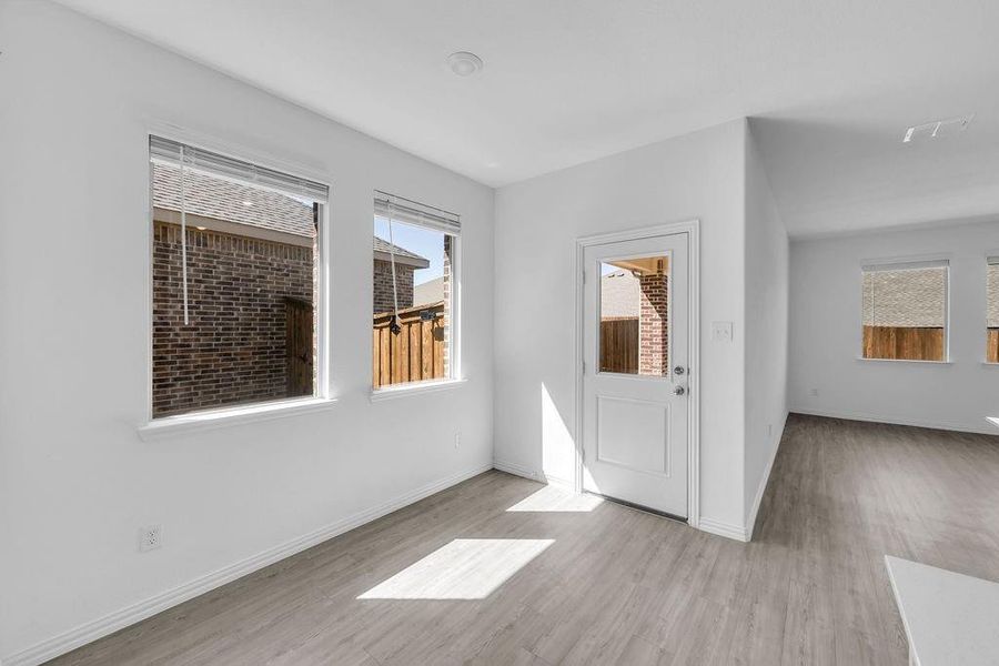 Spacious, unfurnished interior of a new home in Hurricane Creek, Anna (Image 24).