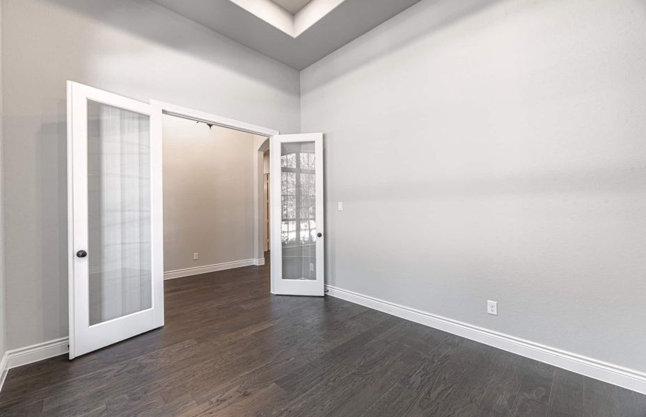 Representative unfurnished interior of a home built from the 3358 by Ravenna Homes in Artavia 70′, Conroe (Image 23).