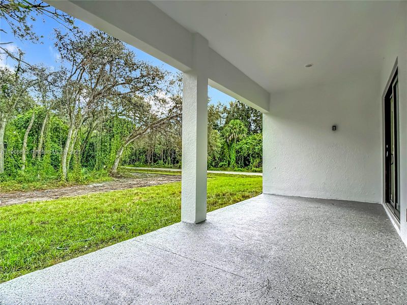 Exterior details and patio area of a home in , Lehigh Acres (Image 4).
