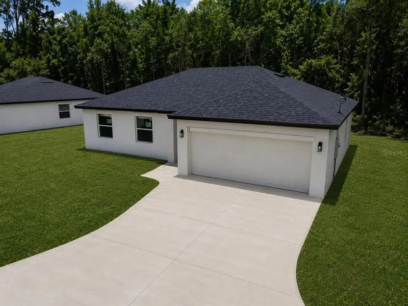 Front exterior of a new home in , Ocala, FL, highlighting curb appeal (Image 20). Front exterior of a new home in , Ocala, FL, highlighting curb appeal (Image 20).