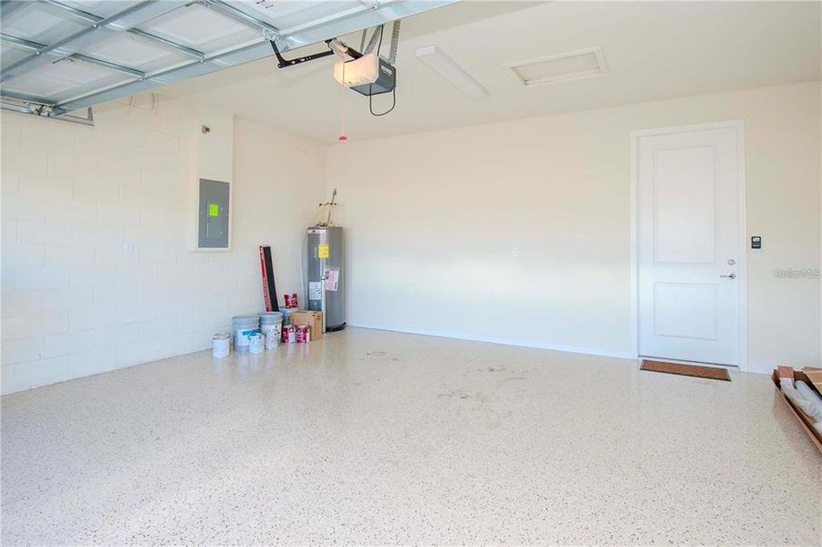 Spacious, unfurnished interior of a new home in Tohoqua Reserve, Kissimmee (Image 21).