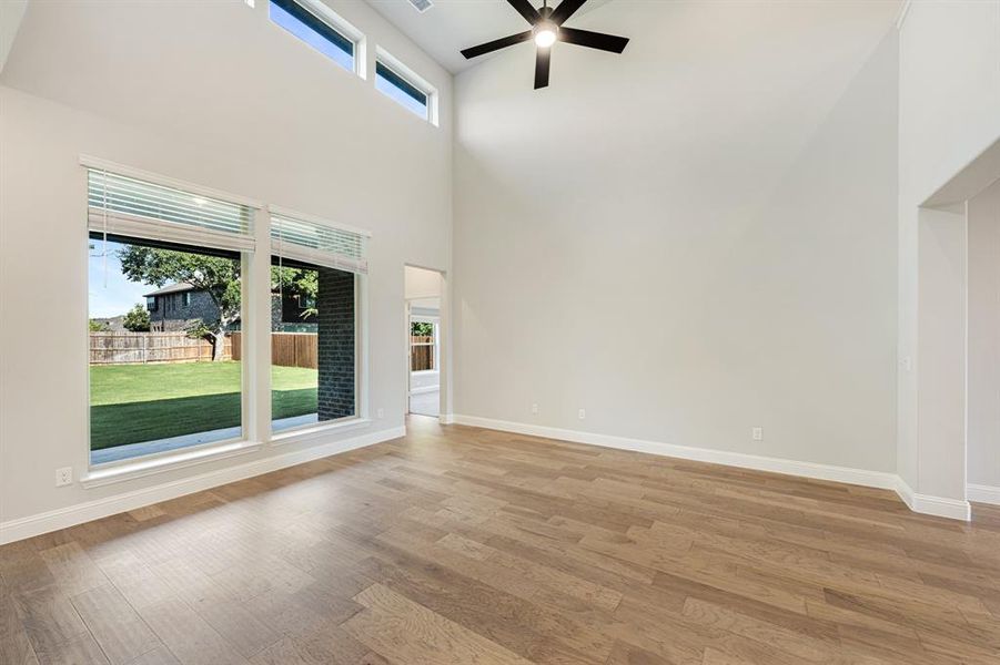 Spacious, unfurnished interior of a new home in Sunrise at Garden Valley 60-79, Waxahachie (Image 19). Spacious, unfurnished interior of a new home in Sunrise at Garden Valley 60-79, Waxahachie (Image 19).