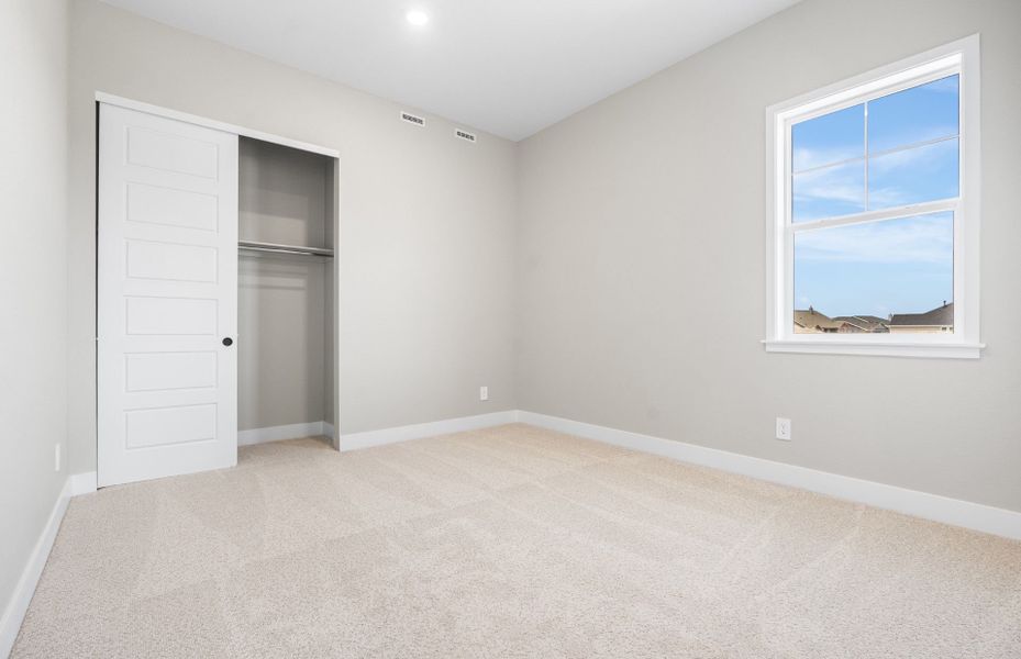 Spacious, unfurnished interior of a new home in Hilltop at Inspiration, Aurora (Image 34).