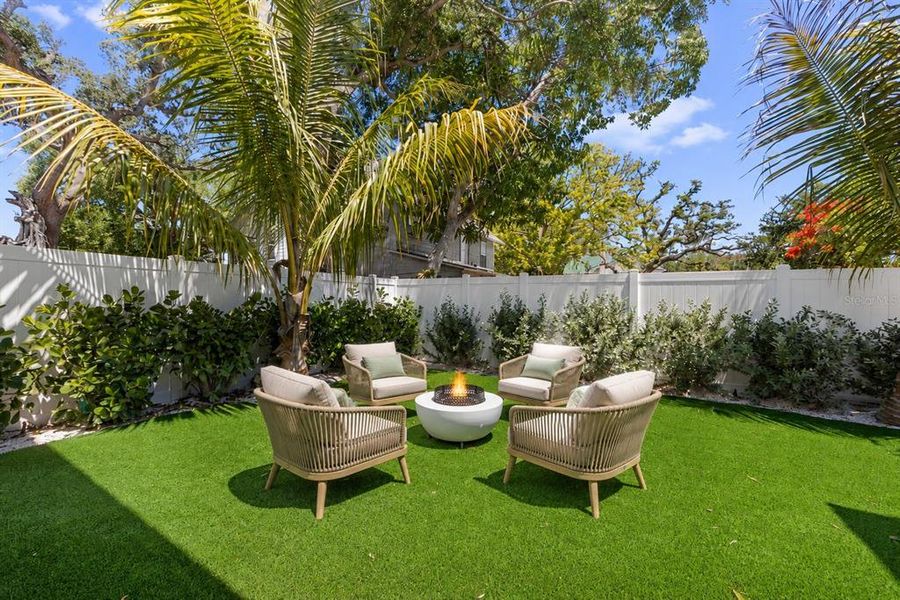 Exterior details and patio area of a home in , Bradenton (Image 23).