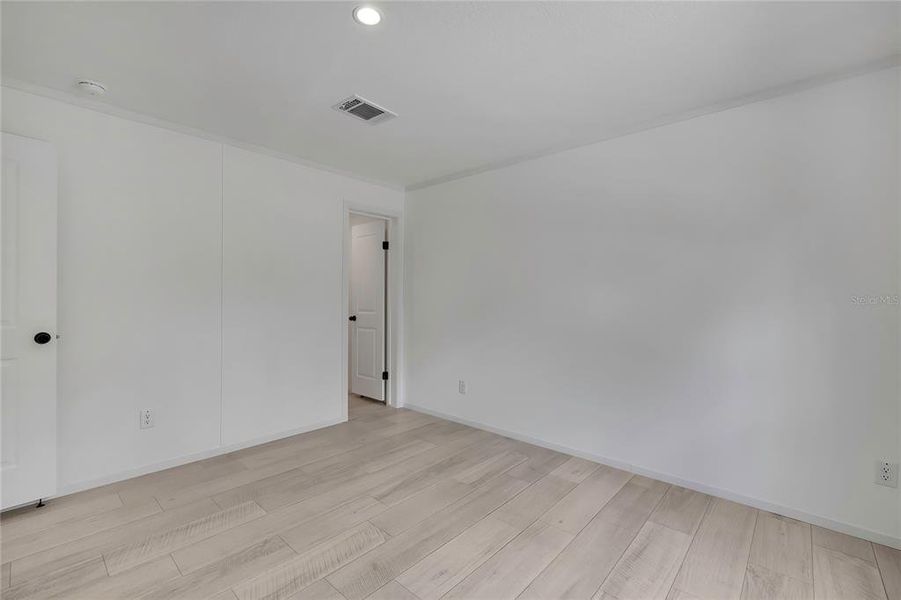 Spacious, unfurnished interior of a new home in , Homosassa (Image 24).