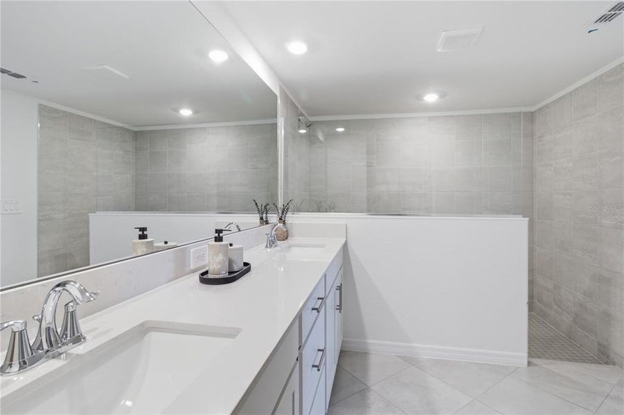 Furnished interior view inside a new home in , Lakewood Ranch (Image 51).