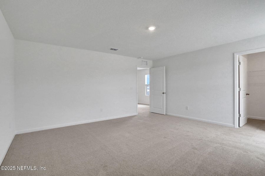 Spacious, unfurnished interior of a new home in Bellbrooke, Jacksonville (Image 34).