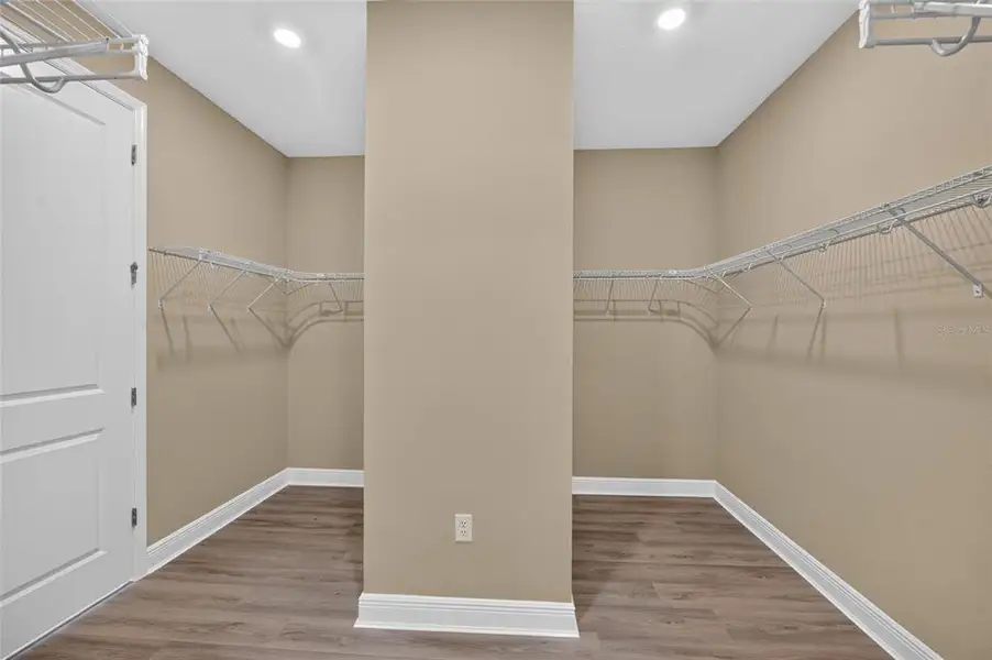 Spacious, unfurnished interior of a new home in , Ocala (Image 40).