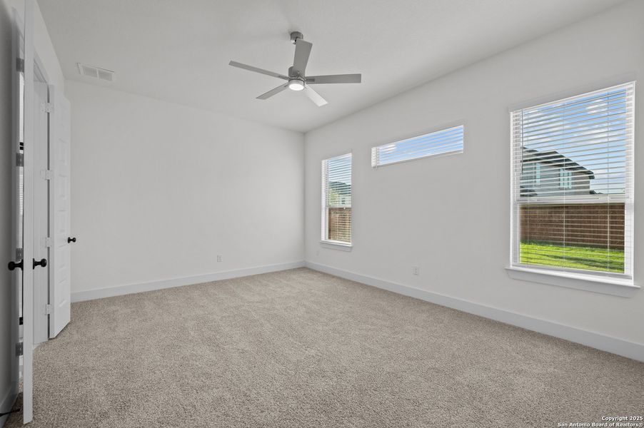 Spacious, unfurnished interior of a new home in Stillwater Ranch, San Antonio (Image 20).