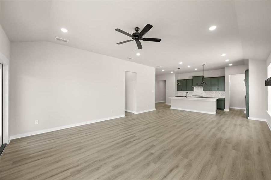 19_6900 Deadwood- Living Room-2 19_6900 Deadwood- Living Room-2