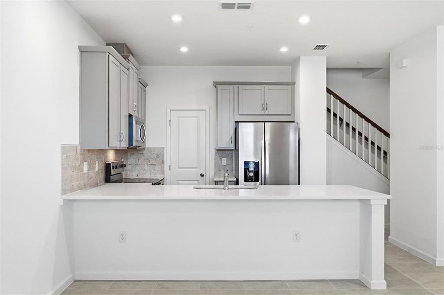Furnished interior view inside a new home in , Orlando (Image 11).