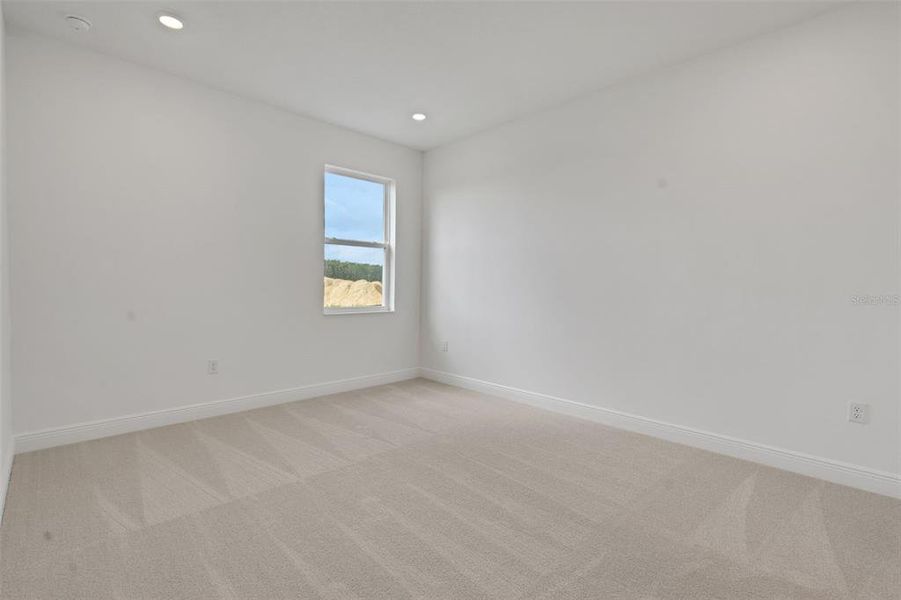 Spacious, unfurnished interior of a new home in Reserve at Hammock Oaks, Lady Lake (Image 14).