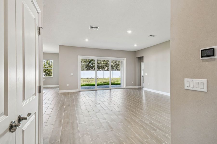 Spacious, unfurnished interior of a new home in Pinecone Reserve, Brooksville (Image 44).