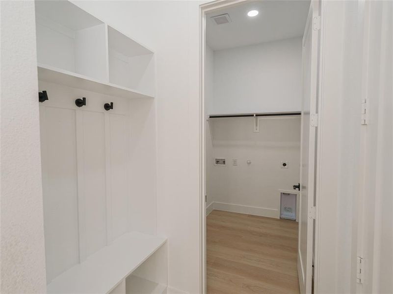 Spacious, unfurnished interior of a new home in , Dallas (Image 23). Spacious, unfurnished interior of a new home in , Dallas (Image 23).