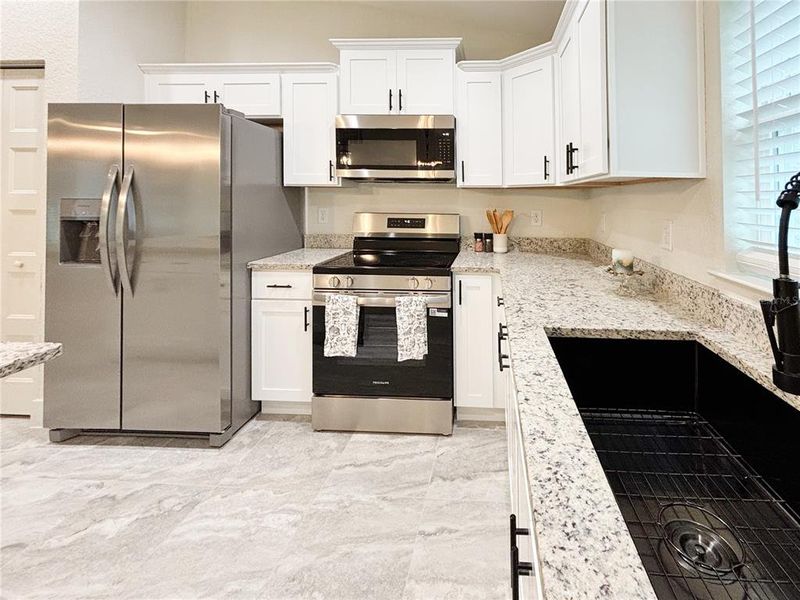 Furnished interior view inside a new home in , Dunnellon (Image 41).