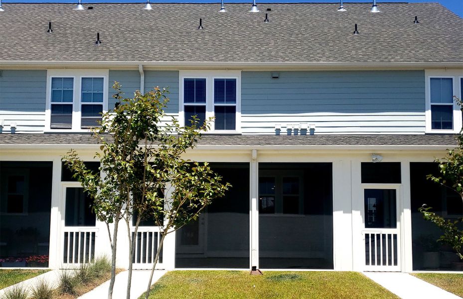 Representative exterior details of a home built from the Lily 2 by Pulte Homes in Long Savanna, Charleston (Image 3).