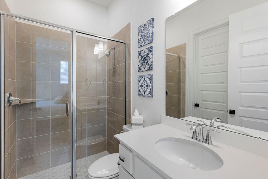 En- suite guest bathroom.