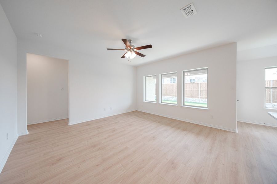 Spacious, unfurnished interior of a new home in Whitewing Trails, Princeton (Image 15).