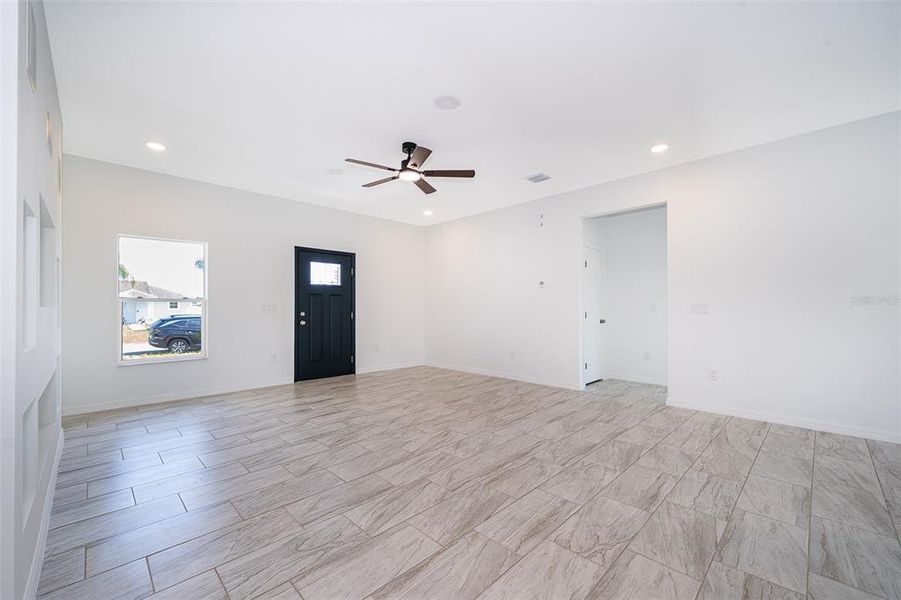 Spacious, unfurnished interior of a new home in , Kissimmee (Image 19).