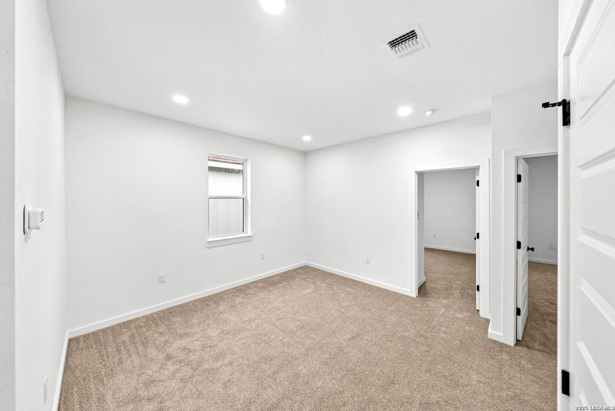 Spacious, unfurnished interior of a new home in , San Antonio (Image 52).