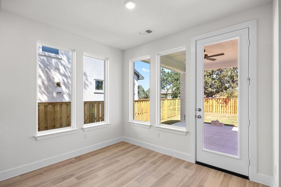 Spacious, unfurnished interior of a new home in Parmer Ranch, Georgetown (Image 19).