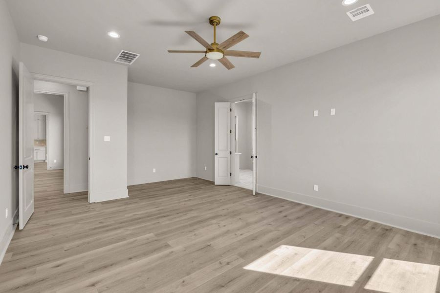 Spacious, unfurnished interior of a new home in Chapel Bend, Montgomery (Image 26).