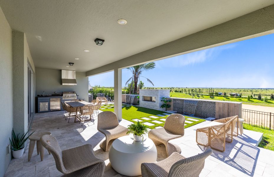 Representative exterior details of a home built from the Mahogany Grand by Pulte Homes in Parkside Trails, Clermont (Image 3).