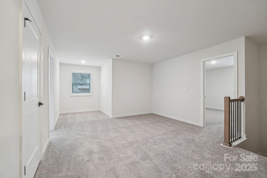 Spacious, unfurnished interior of a new home in Oak Grove Hill, Huntersville (Image 25).