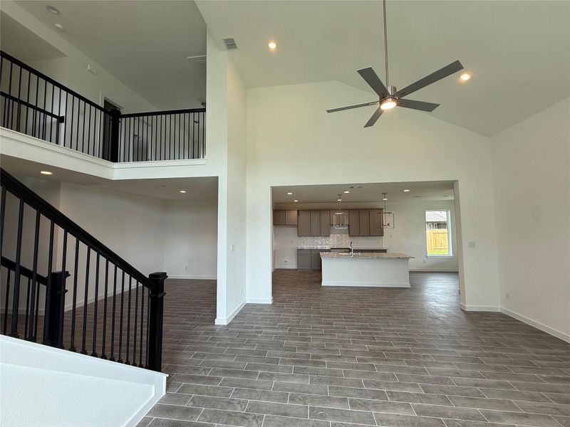 Spacious, unfurnished interior of a new home in Huntington Place, Rosharon (Image 4). Spacious, unfurnished interior of a new home in Huntington Place, Rosharon (Image 4).