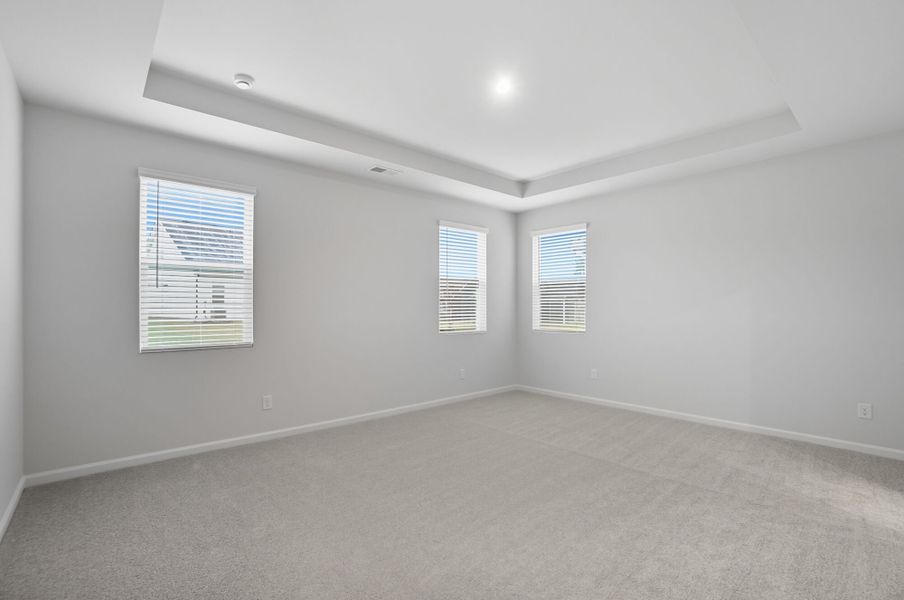 Spacious, unfurnished interior of a new home in Waxhaw Landing, Monroe (Image 17).
