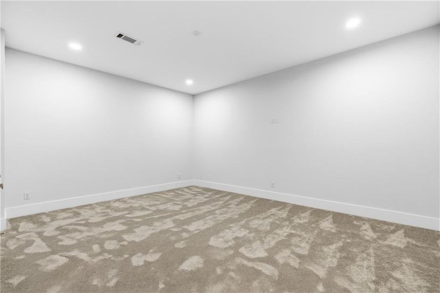 Spacious, unfurnished interior of a new home in , Alpharetta (Image 88).