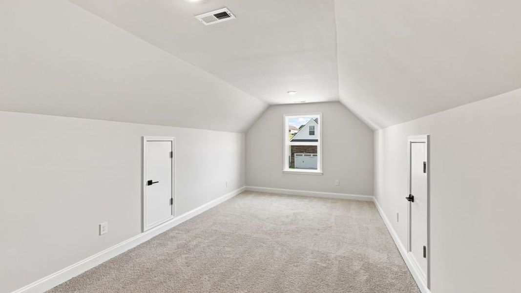 Spacious, unfurnished interior of a new home in Shadowood, Seneca (Image 31).