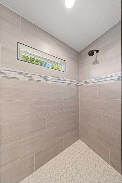 Close-up of interior finishes inside a home in , Dunnellon (Image 10).