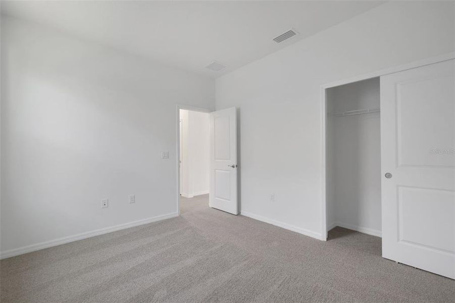 Spacious, unfurnished interior of a new home in Angeline, Land O' Lakes (Image 8).