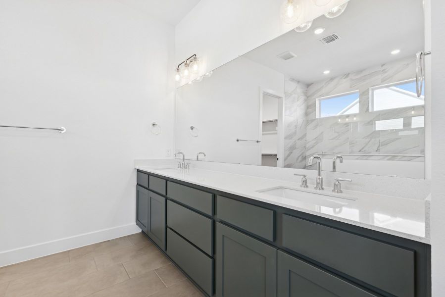 The Violet - Owner's Bath