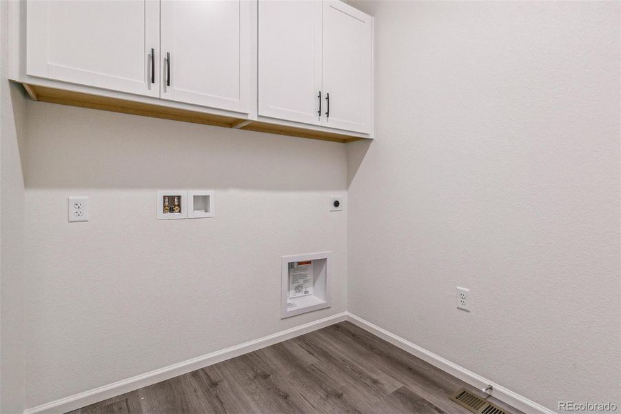 Image 36 of a home in Farmlore.