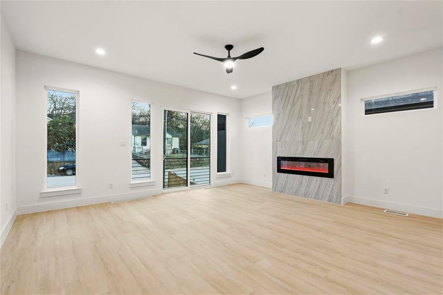Spacious, unfurnished interior of a new home in , Dallas (Image 18).