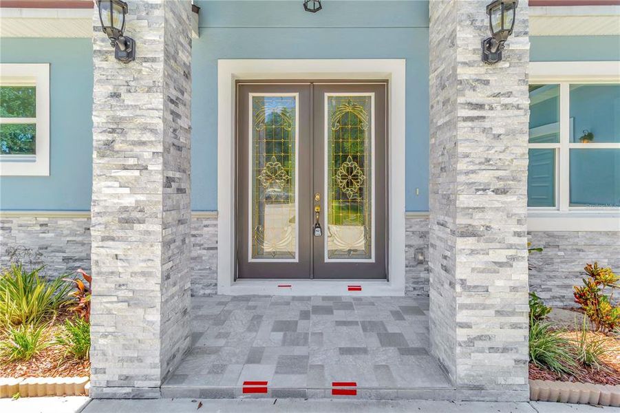 Exterior details and patio area of a home in , Leesburg (Image 3).