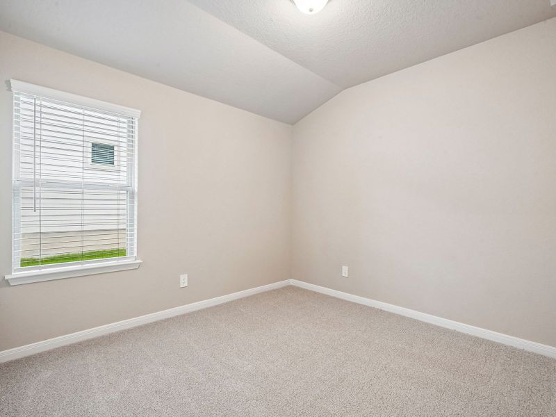Spacious, unfurnished interior of a new home in Royal Crest, San Antonio (Image 22).
