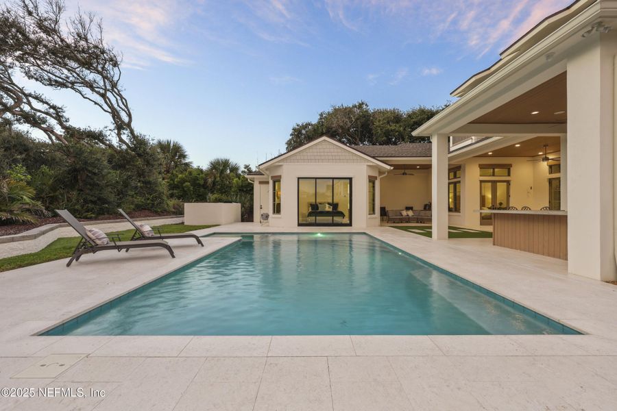 Exterior details and patio area of a home in , Ponte Vedra Beach (Image 35).