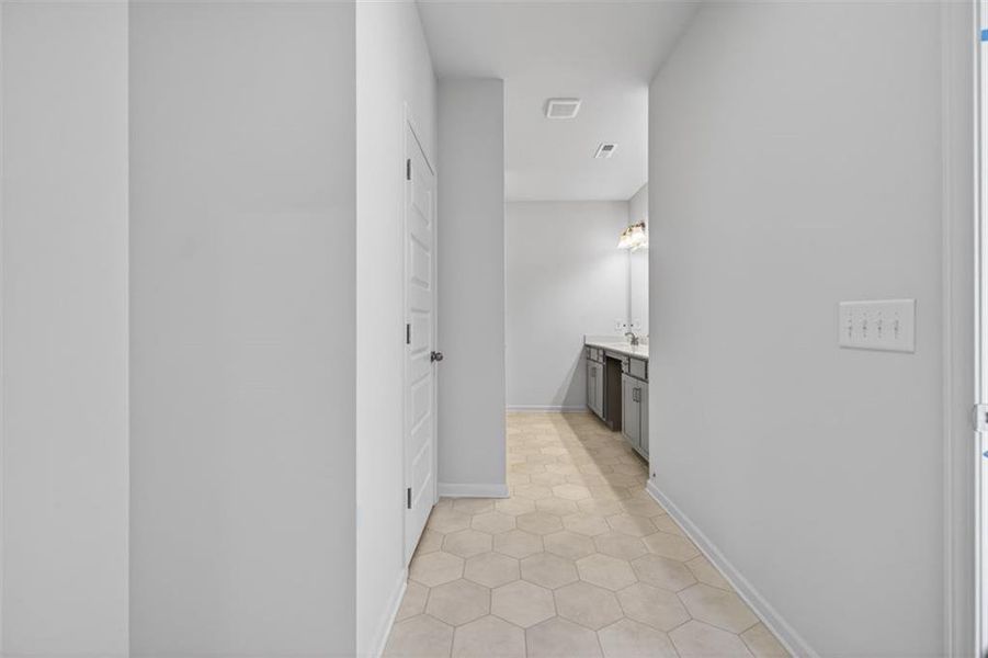 Spacious, unfurnished interior of a new home in Jameson Towns, Villa Rica (Image 24).