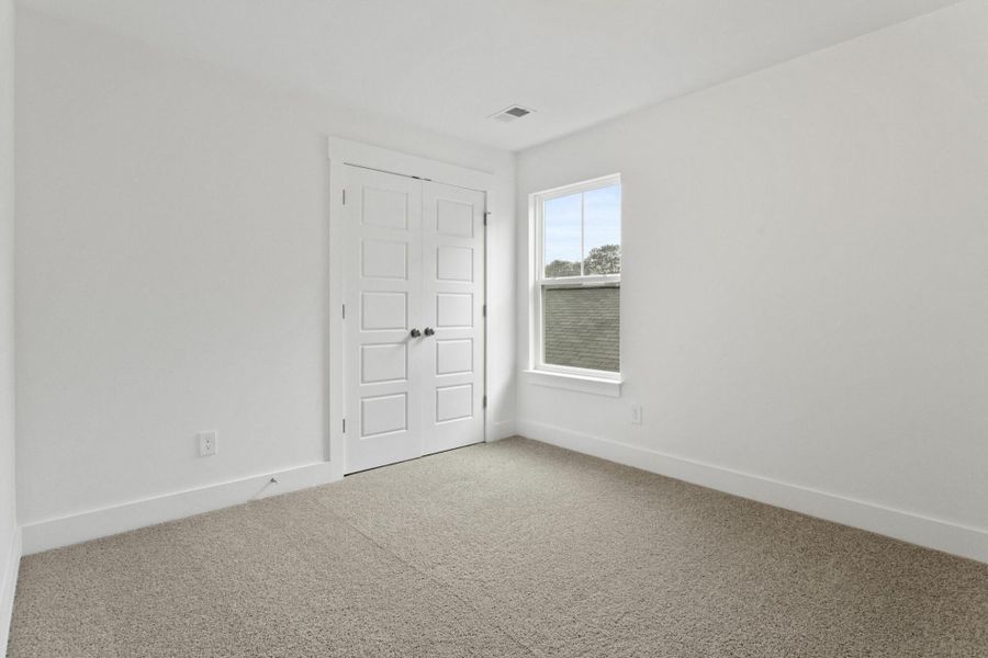 Spacious, unfurnished interior of a new home in Greenrich Mill, Simpsonville (Image 17).