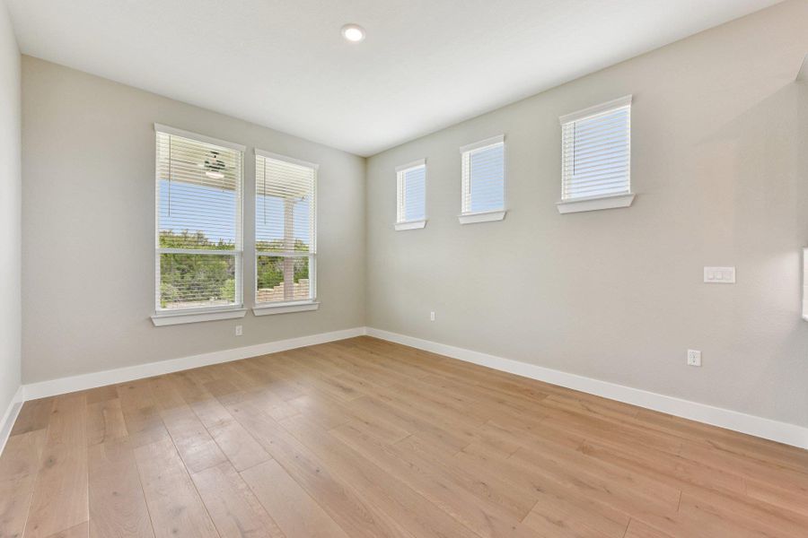 Spacious, unfurnished interior of a new home in Sun City Texas, Georgetown (Image 32).