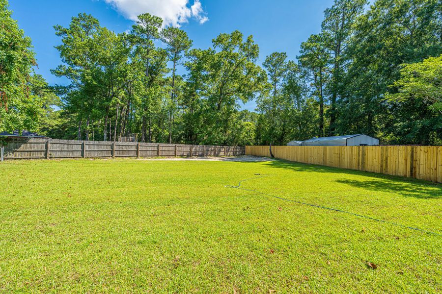 Exterior details and patio area of a home in , Hanahan (Image 20).